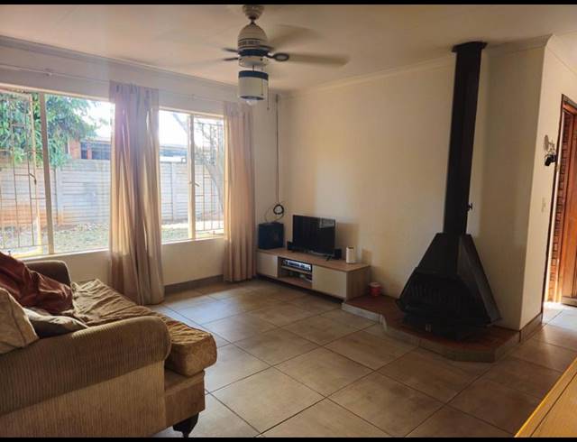 3 BEDROOM HOUSE FOR SALE IN PIERRE VAN RYNEVELD